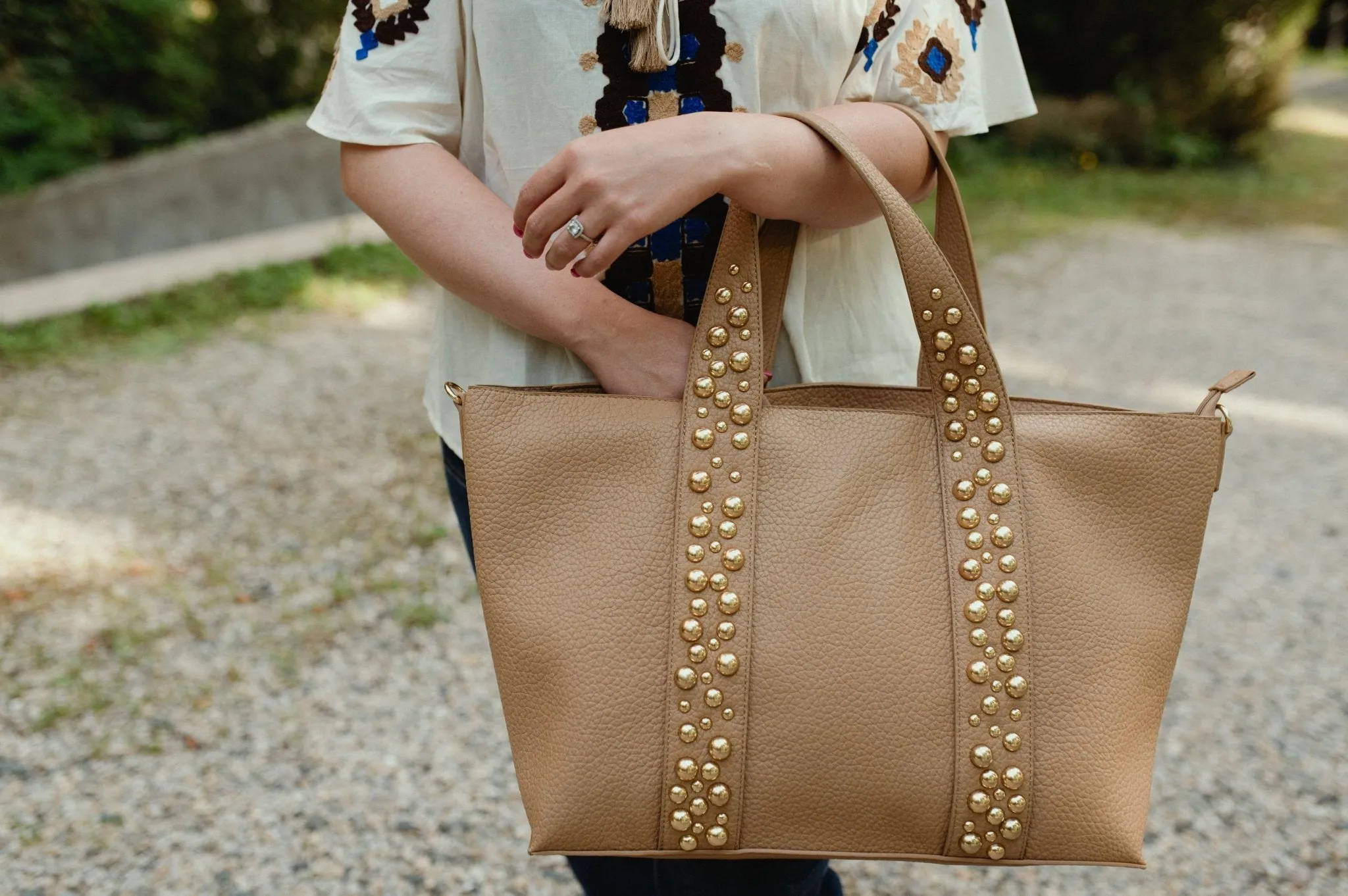 Grand sac avec perles dorées