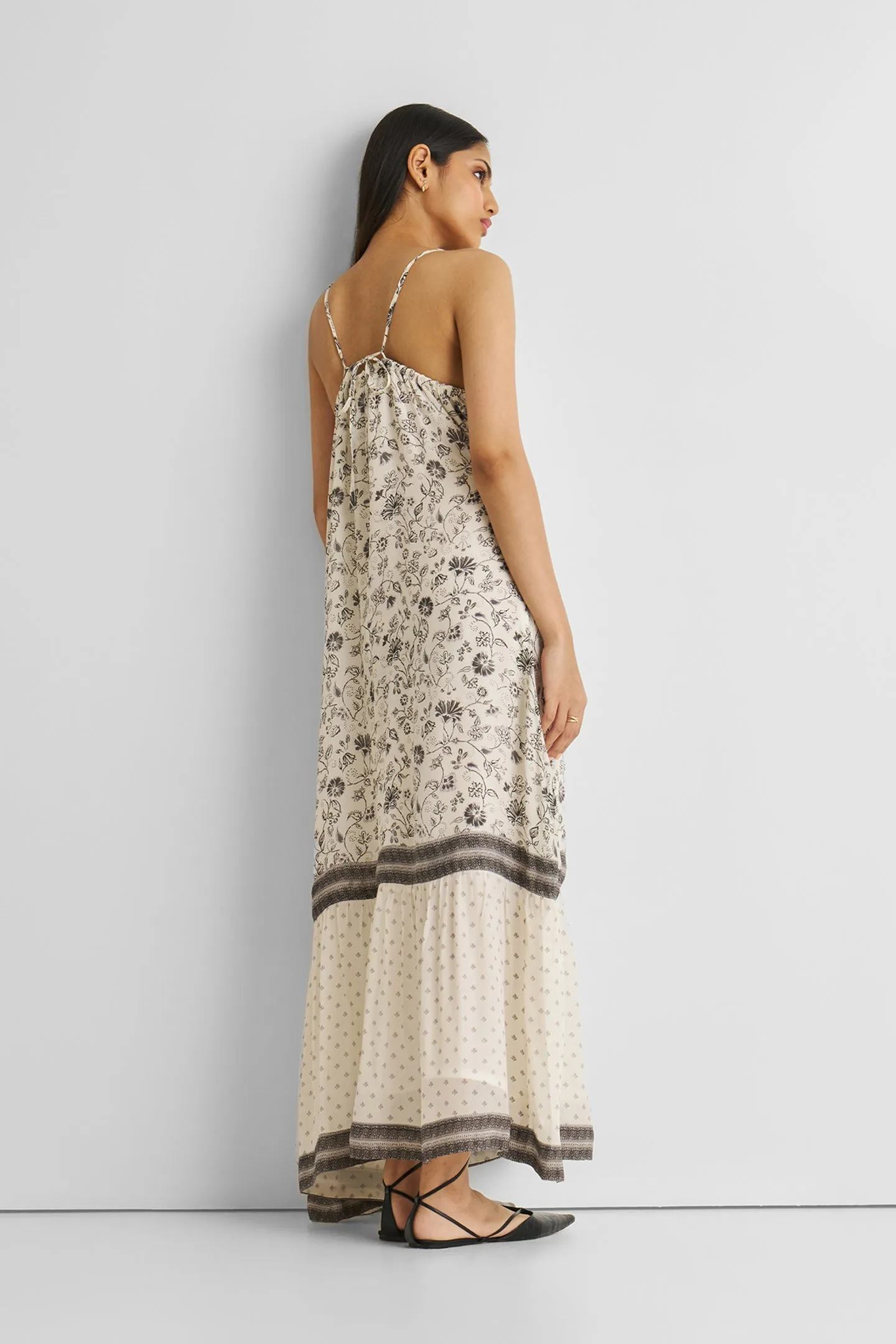 Reistor Flowy Maxi Dress in Black Florals