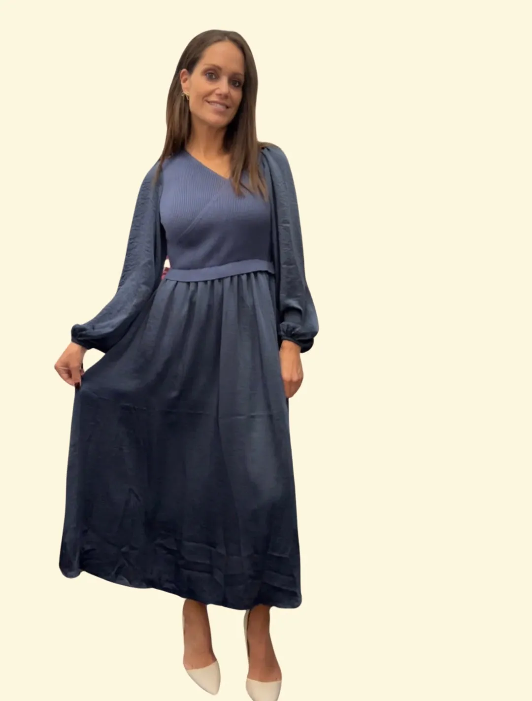 V-NECK SWEATER MAXI DRESS