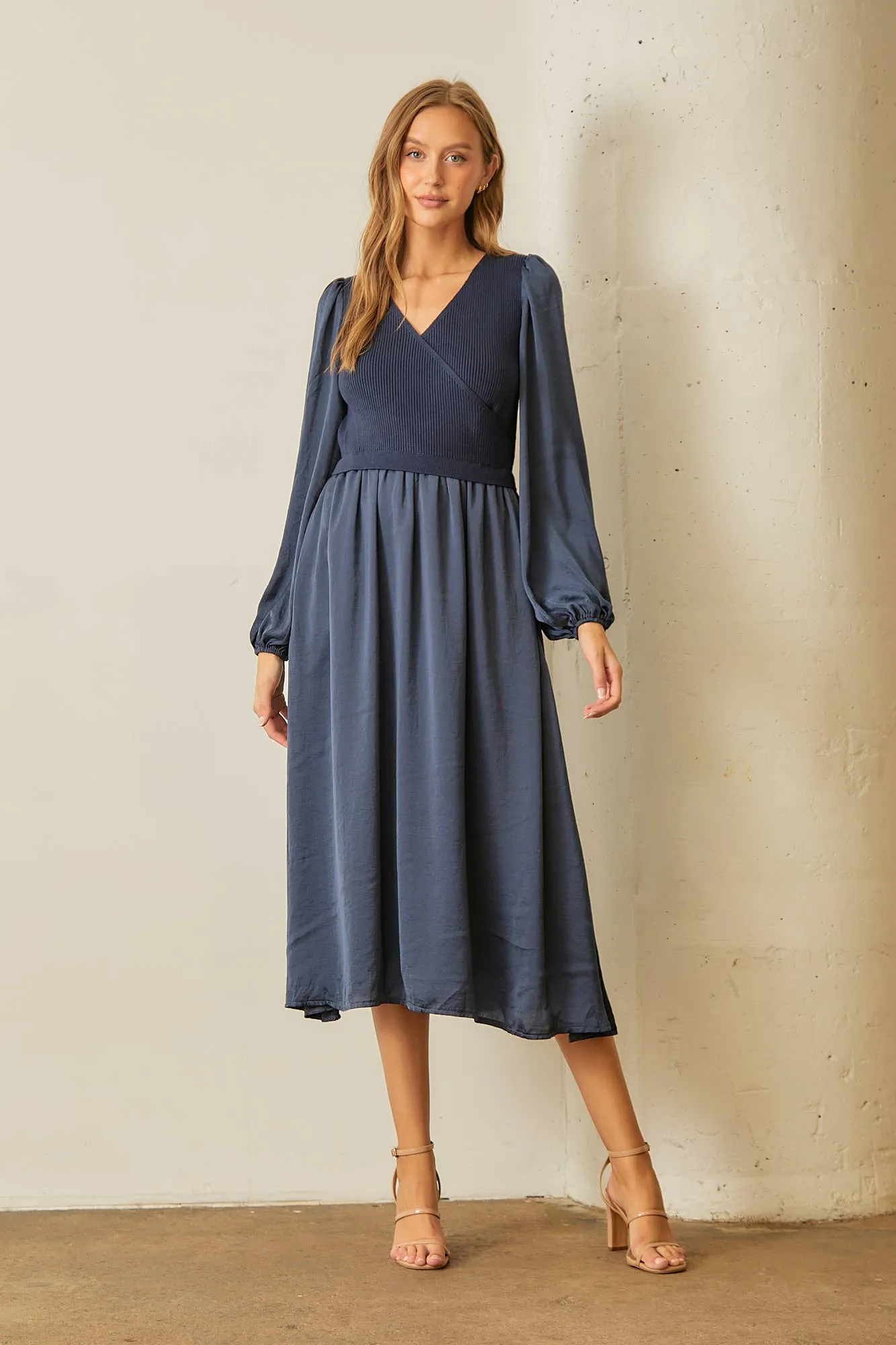 V-NECK SWEATER MAXI DRESS